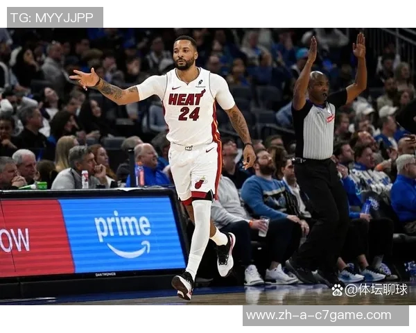 鲍威尔首节爆发贡献10分全场16投8中斩获22分三分球表现出色 鲍威尔首节爆发贡献10分全场16投8中斩获22分三分球表现出色